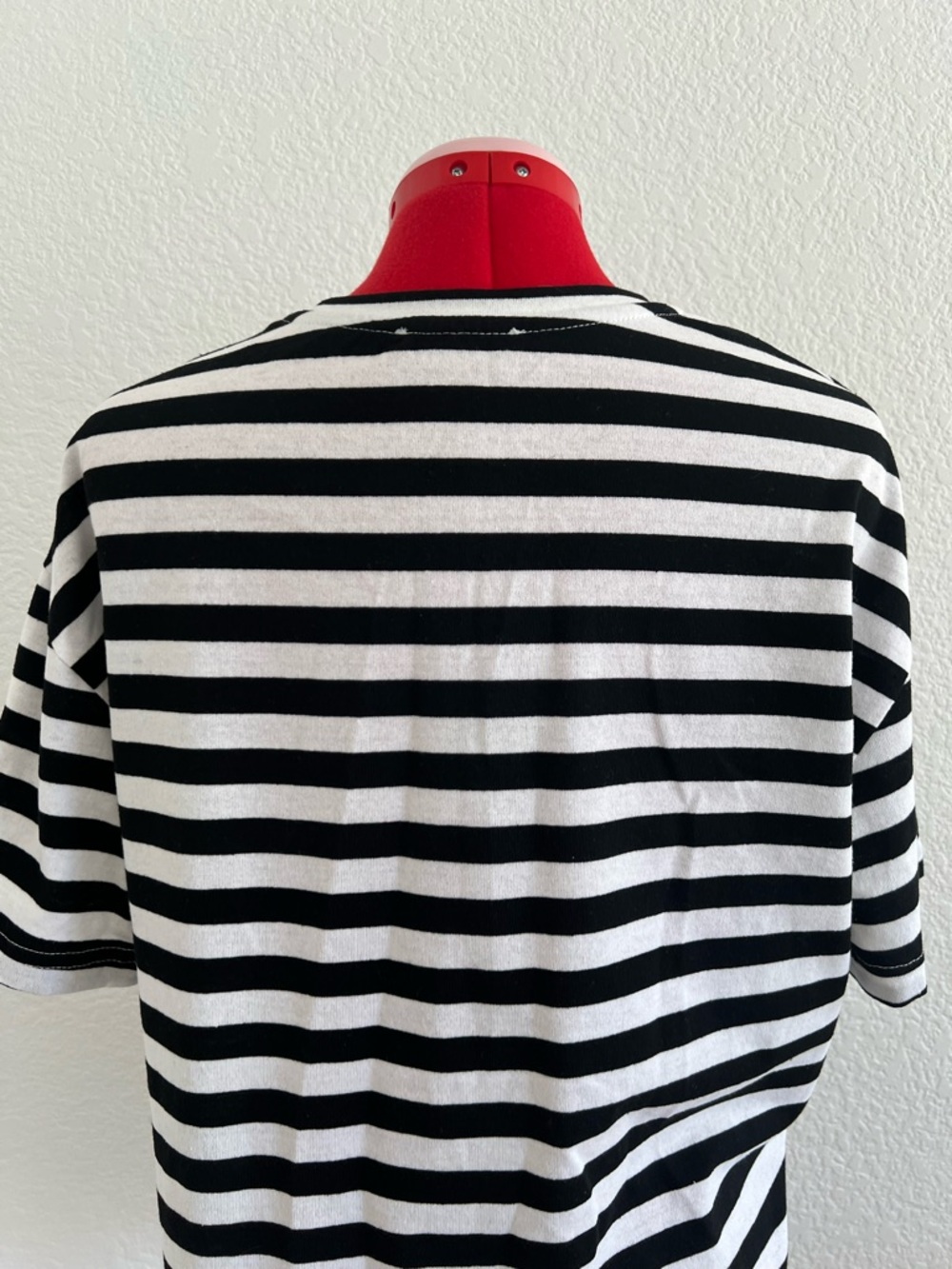 Zara Black & White Striped Tee with Red Abstract Graphic Tee Small - Picture 5 of 8